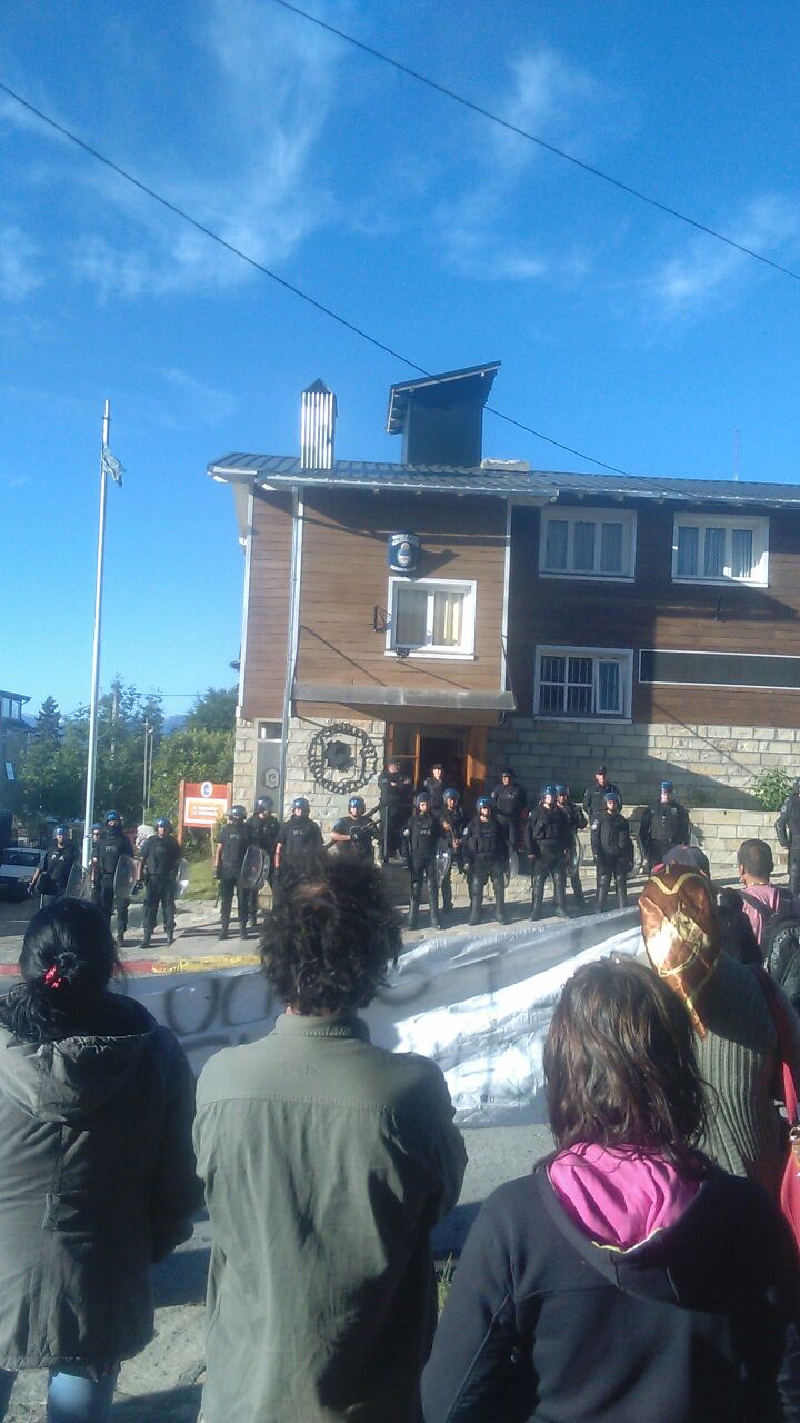 Comunicado en repudio al desalojo de la Lof Lafken Winkul&nbsp;Mapu